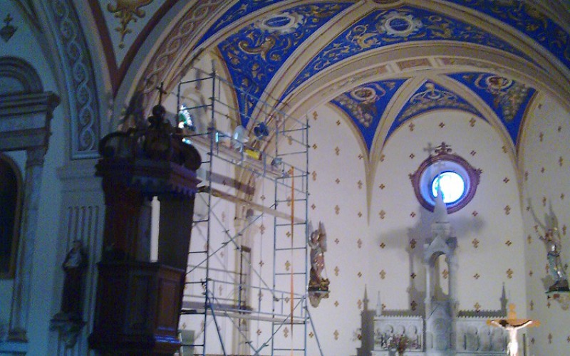 Rénovation d’intérieur d’église + Porte d’entrée.